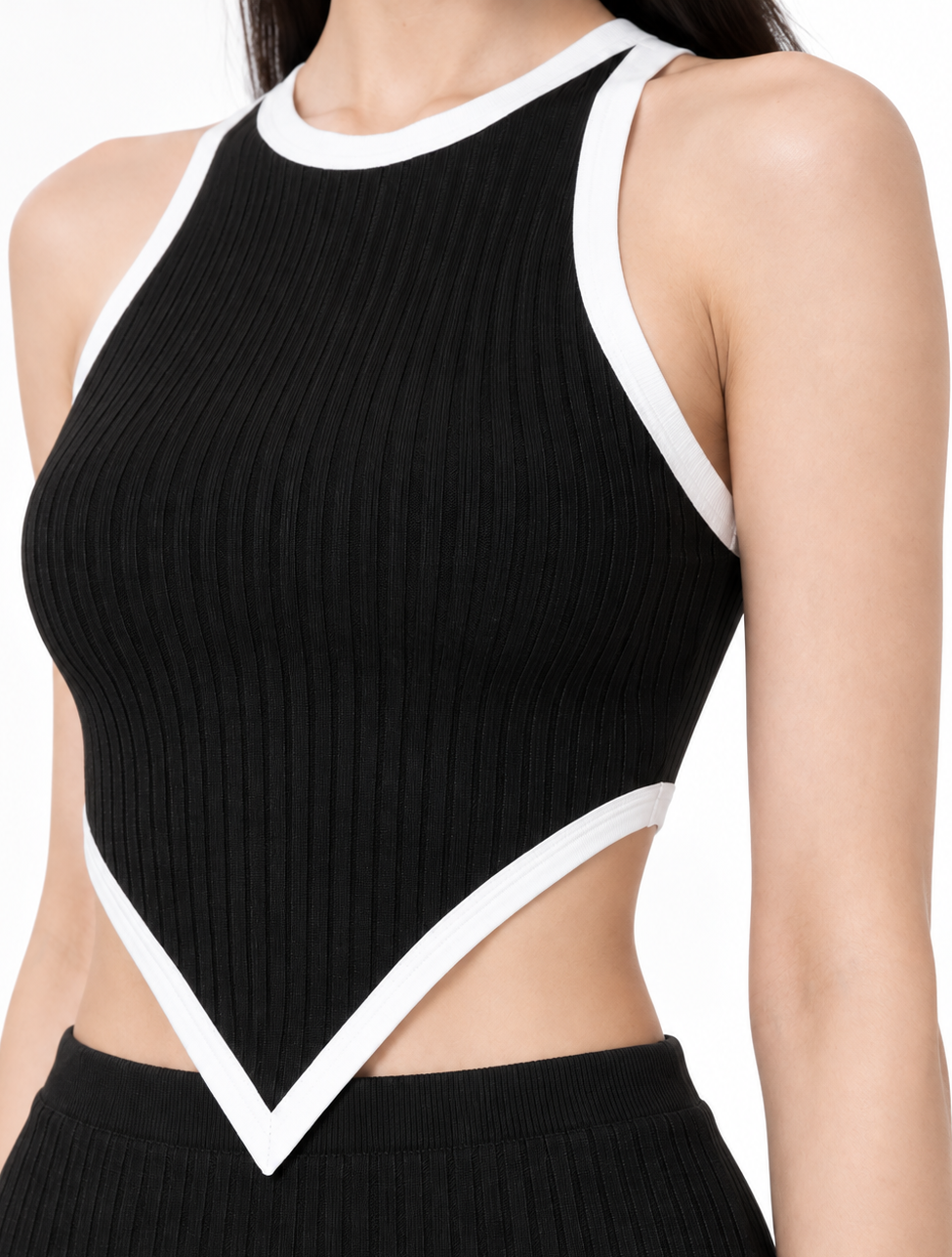 Black two-piece detail 1